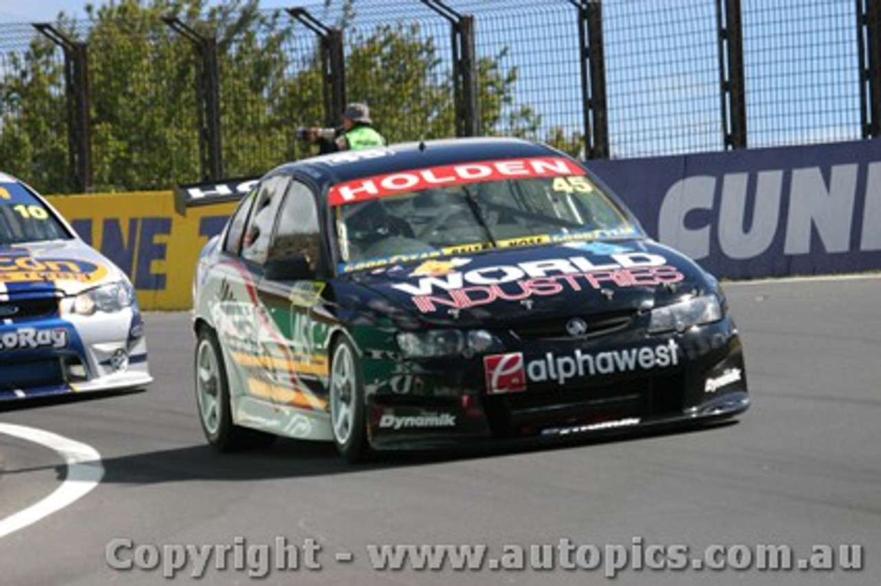 203720 - N. Minassian / J. Magnussen - Holden Commodore VY - Bathurst  2003 - Photographer Jeremy Braithwaite