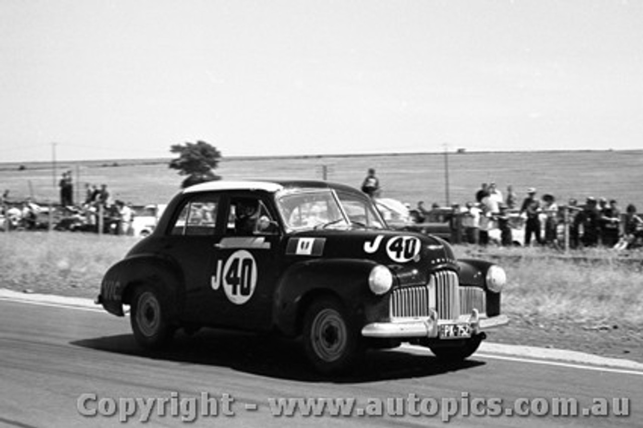 63022 - N. Beechey  Holden FX - Calder 1962 - Photographer Peter D Abbs