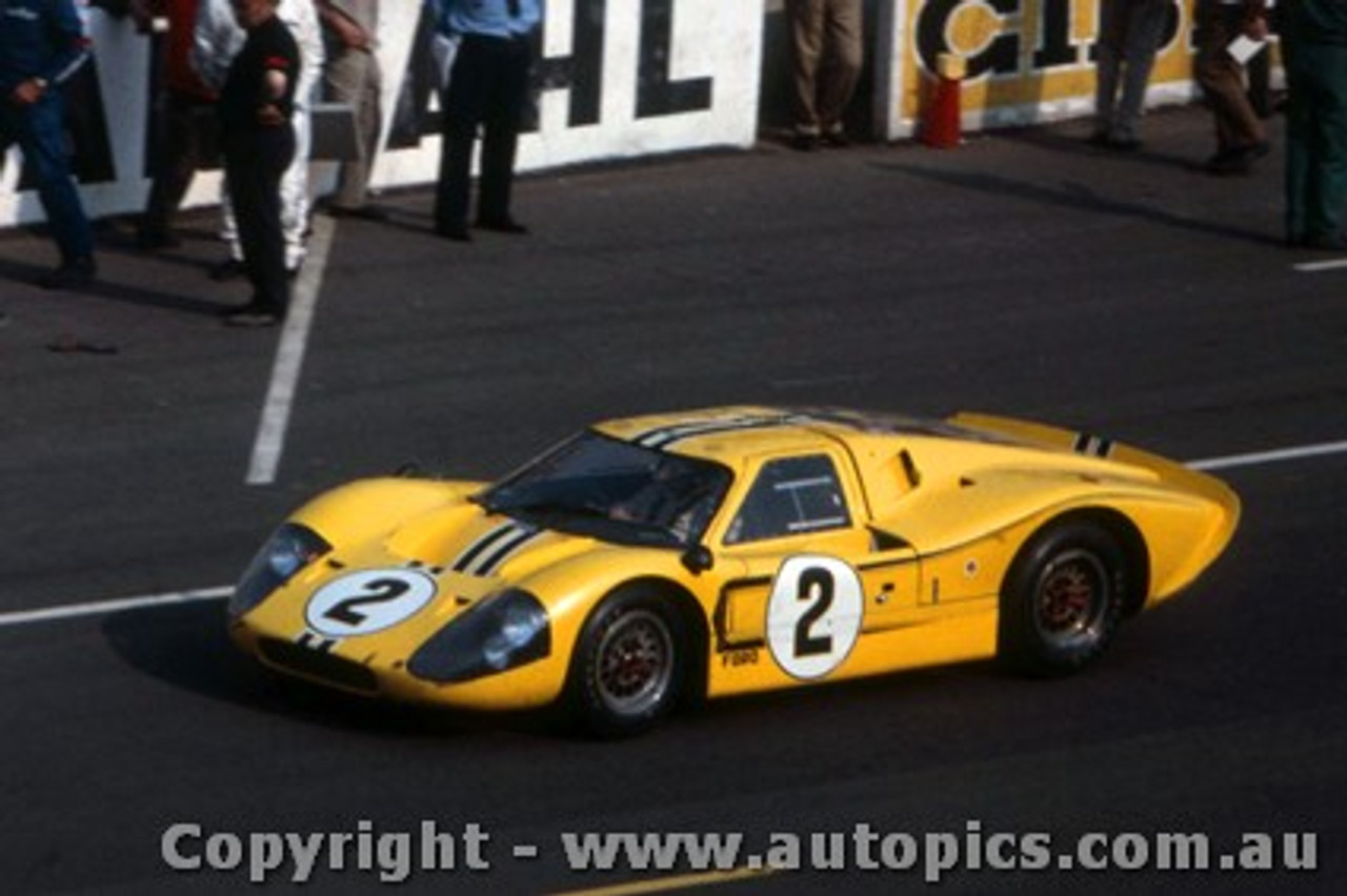 67306 - B. McLaren / M. Donohue -  Ford GT40 Mark IV - Le Mans 24 Hour 1967 - Photographer Adrien Schagen