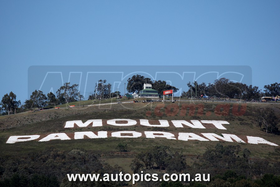2013 - Mount Panorama Bathurst Sign and Arial Shots, Bathurst 1000 ...