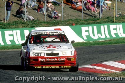 88731 Giddings / Stewart Ford Sierra RS500 Bathurst 1988 AUTOPICS