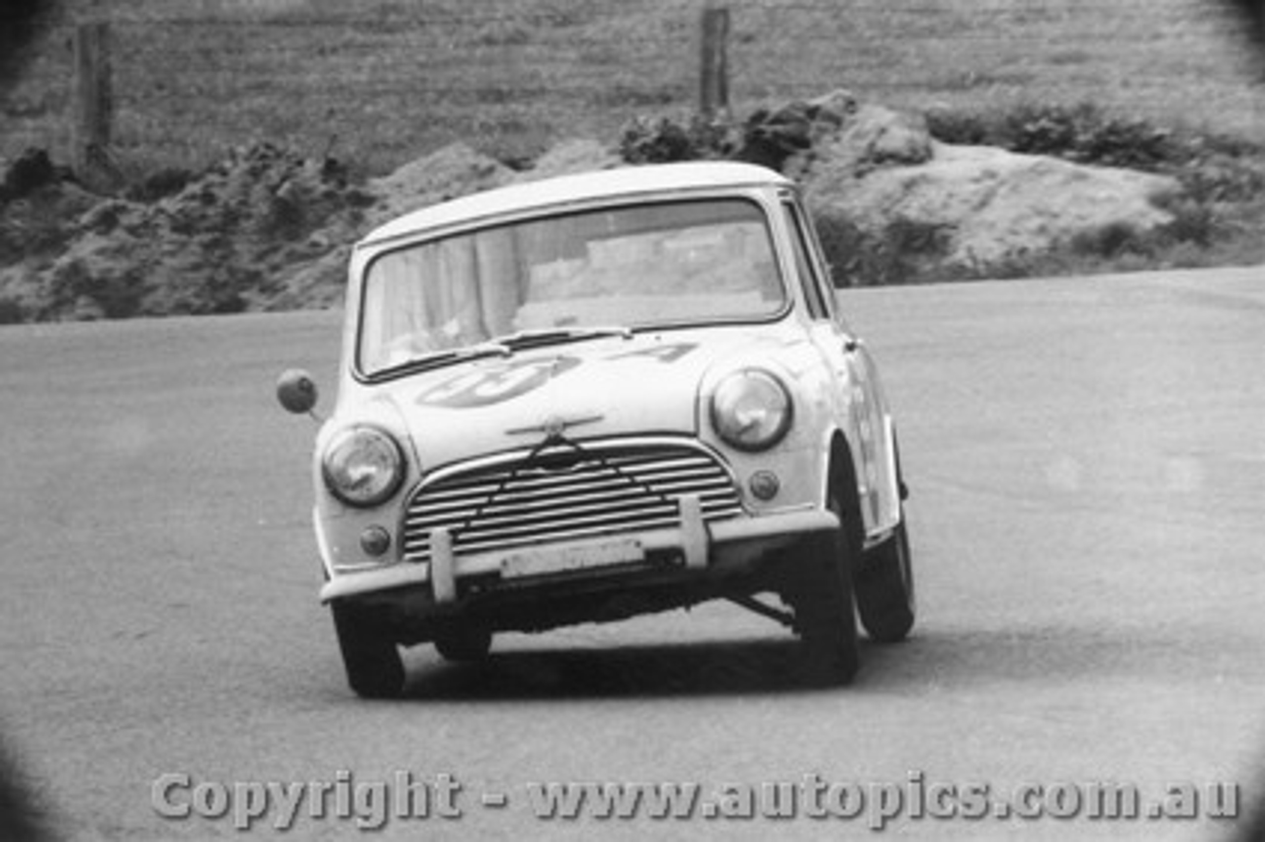 66728 - Schneider / Wright - Morris Mini Deluxe - Bathurst 1966 - AUTOPICS