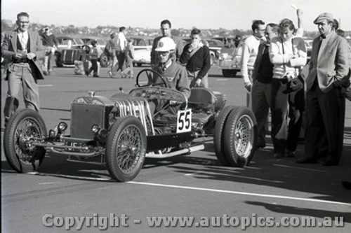 57433 - E. Davey-Milne Bugatti Hudson  - Fishermen s Bend 16th June 1957 - Photographer Peter D Abbs