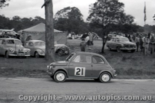 60918 - W. Lucas  Fiat - Templestowe Hill Climb 25th September 1960 - Photographer Peter D Abbs