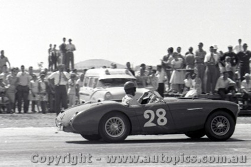 61525 - J. Jamieson Jnr. Austin Healey - Ballarat Air Strip 1961 - Photographer Peter D Abbs