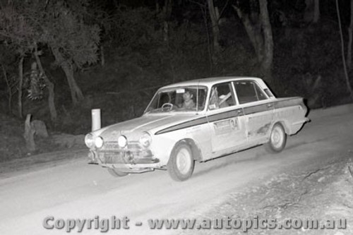 67822 - Ian Roberts  Ford Cortina - Southern Cross Rally 1967 - Photographer Lance J Ruting