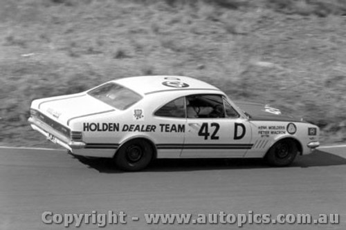 69811  -  H. Woelders / P. Macrow  -  Bathurst 1969 -  Holden Monaro GTS 350 - Photographer Lance J Ruting