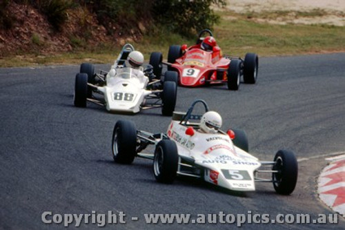 83521 - G. Waters Elwyn / M. Quinn Lola / B. Connoly Galloway Formula Ford - Amaroo  Park 1983 - Photographer Ray Simpson