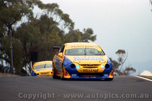 202716 - M. Wilson & D. Canto  Falcon AU - Bathurst 2002 - Photographer Craig Clifford