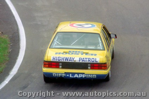 84833 - L. Smerdon / W. Park  Holden Commodore VK -  Bathurst 1984 - Photographer Lance Ruting