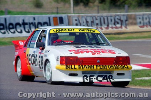 84879 - B. Lawrence / A. Browne  Commodore VH -  Bathurst 1984 - Photographer Lance Ruting