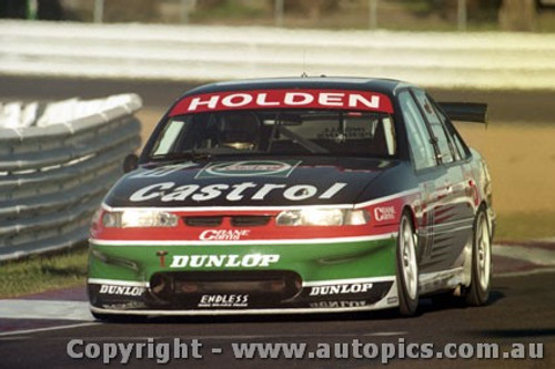 97735 - L.Perkins / R. Ingall  Holden  Commodore VS -1st Outright - Bathurst 1997 - Photographer Ray Simpson