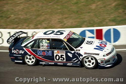 97794 - P. BROCK / M. SKAIFE - Commodore VS - Bathurst 1997 - Photographer Ray Simpson