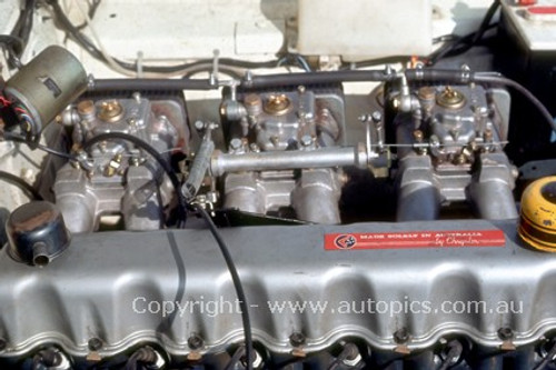 70352 - Charger Development at Mallala 1971- Valiant VG utes  engine - Photographer Jeff Nield