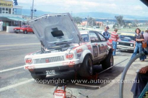 77844 - J. Harvey/ J. Negus - Holden Torana A9X - Bathurst 1977 - Photographer Peter Green