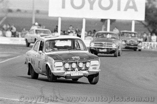 71255 - Carry Mesak / Chris Edwards, Ford Escort - Dulux Rally - Calder 15th August 1971 - Photographer Peter D'Abbs