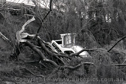 75058 - B. Forbes / W. Negus  Holden Torana L34 SLR5000 - Through the fence at Peters corner Sandown 1975 - Photographer Peter D'Abbs