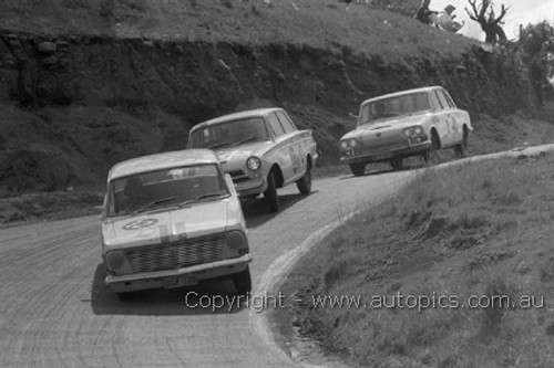 64761 - R. Sach / M. Brunninghauser - Vauxhall Velox & R. Hodgson / J. French - Ford Cortina GT & A. Reynolds / A. Allen - Triumph 2000 -  Bathurst 1964 - Photographer Lance Ruting