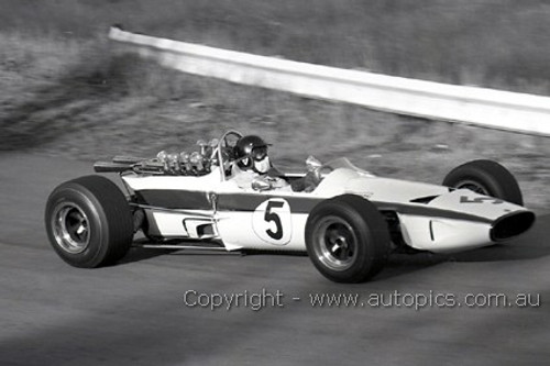 68602 - Leo Geoghegan, Lotus 39 Repco V8 - Catalina Park Katoomba1968 - Photographer David Blanch