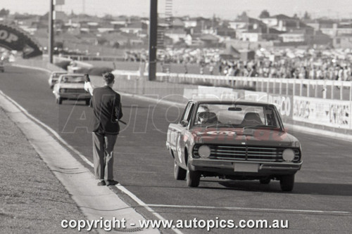 70318 - Garry Rogers,  Sandown International Motor Raceway, 1970, Valiant Pacer - Photographer Peter D'Abbs 70318 - Garry Rogers,  Sandown International Motor Raceway, 1970, Valiant Pacer - Photographer Peter D'Abbs