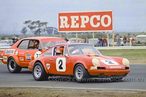 72266 - Allan Hamilton, Porsche & John Harvey, Torana V8 - Calder 1972 - Photographer Peter D'Abbs