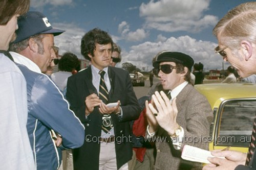 76643 - Jackie Stewart, John Smails, Mike Kable, Max Stahl & David McKay - Bathurst 1976 - Photographer Lance J Ruting