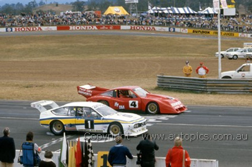 86044 - Eric Jones, Afa Romeo & Bryan Thomson Chev Monza - Oran Park 1986 - Photographer Ray Simpson