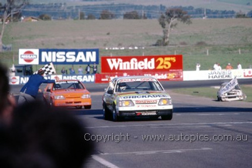 86783  -  G. Bailey / A. Grice, Commodore VK - 1st Outright Bathurst 1986 - Photographer Ray Simpson