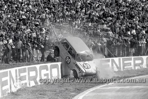 69142 - John Millar, Morris Cooper S - Oran Park 1969 - Photographer Lance J Ruting