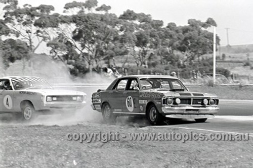 72274 - Murray Carter, Falcon XY & Norm Beechey, Valiant Charger - Calder 1972 - Photographer Peter D'Abbs