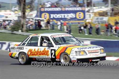 86787  -  Graeme Bailey & Allan Grice,  James Hardie 1000, Bathurst,  1986, WINNERS, Commodore VK - Photographer - Ray Simpson 