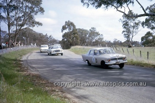 63718 - Geoff Russell & John Reaburn, Zephyr MKII - Jim Wright & Ian Ferguson, Studebaker Lark - Armstrong 500 Bathurst 1963 - Photographer Ian Thorn