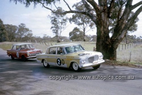 63722 - Warren Weldon & Bert Needham, Studebaker Lark - Bob Jane & Harry Firth, Ford Cortina GT - Armstrong 500 Bathurst 1963 - Photographer Ian Thorn