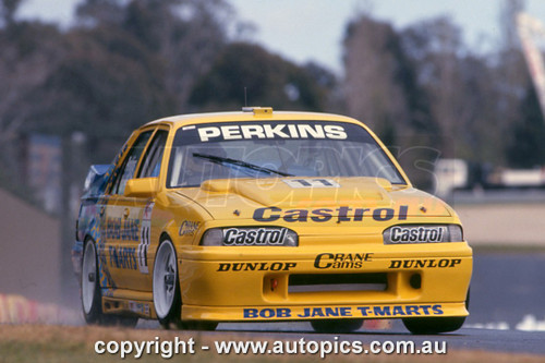 92037 - Larry Perkins, Sandown International Raceway, 1992, Holden Commodore VL - Photographer Ray Simpson