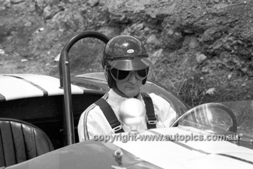 650465 - Ken Miles, Shelby 427 Cobra - Australian Tourist Trophy Race, Lakeside 1965 - Photographer Bruce Wells