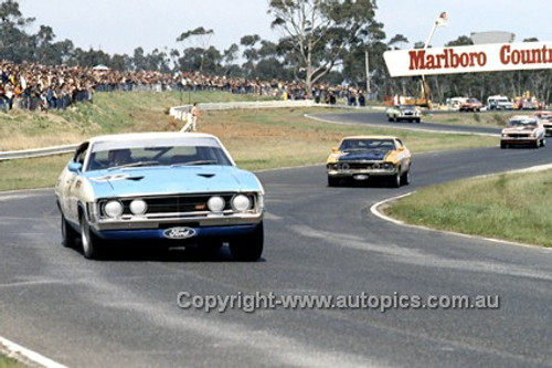 73206 - Allan Moffat,  Ford Falcon XA - Sandown 250 - September 1973 - Photographer Peter D'Abbs