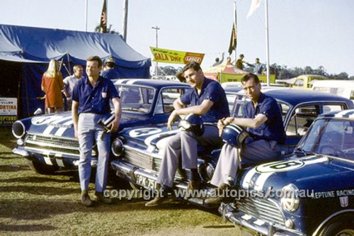 64106 - Neptune Racing Team - Norm Beechey Holden  EH S4, jim McKeown, Lous Cortina & Peter Manton, Morris Cooper S - Lakeside 1964 -  Photographer  Doug Mayes
