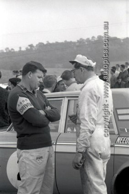 66785  - Warren Weldon, Studebaker Lark - Gallaher 500  Bathurst 1966 - Photographer Geoff Arthur