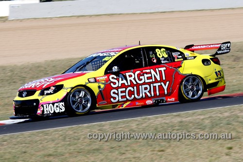 13711 - S. Pye / P. Morris  Holden Commodore VF - Bathurst 1000 - 2013  - Photographer Craig Clifford