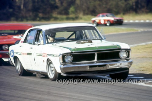 72290 - Ian (Pete) Geoghegan, Super Falcon & Bob Jane, Camaro - Warwick Farm 1972