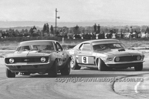 71297 - Bob Jane Chev Camaro & Allan Moffat Trans AM Mustang - 1971