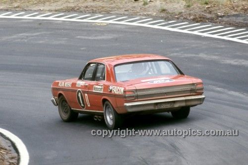 72841 - Allan Moffat Falcon XY GTHO - Hardie Ferodo 500 Bathurst 1972