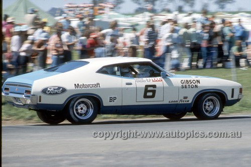 73781  - Fred Gibson / Barry Seton  Ford Falcon XA GT - Hardie Ferodo 1000  Bathurst 1973