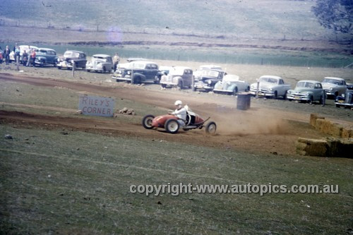 59001a - Cowra Hill Climb 1956 -  Photographer Simon Brady