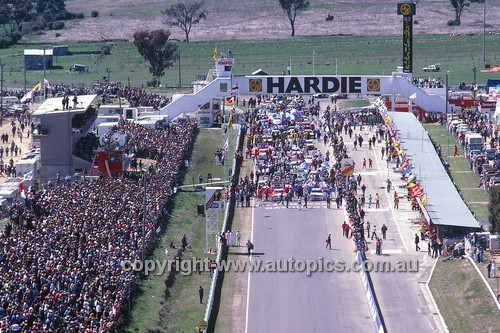 84962 - Pitt Straight prior to the start of the James Hardie 1000 Bathurst 1984