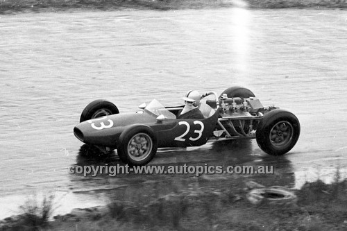 64563 - Bernard Ferri, Faux Pas - Hume Weir 20th September 1964 - Photographer Bruce Wells