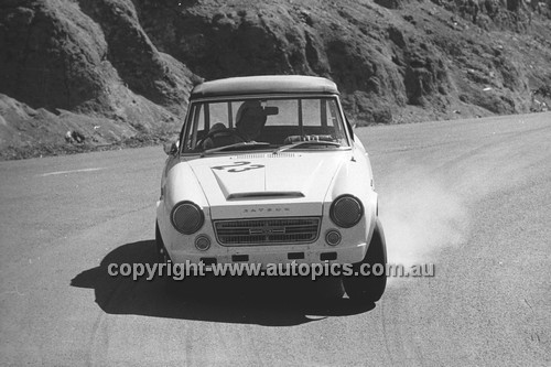 694009 - R. Rouse Datsun 2000  - Bathurst 7th April 1969