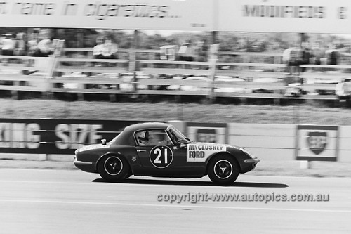 68498 - Bill Gates & Jim Bertram, Lotus Elan - 1968 Surfers Paradise 6 hour