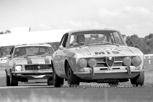 72326 - Malcolm Robertson, Alfa Romeo GTV - Sandown 1972 - Photographer Peter D'Abbs