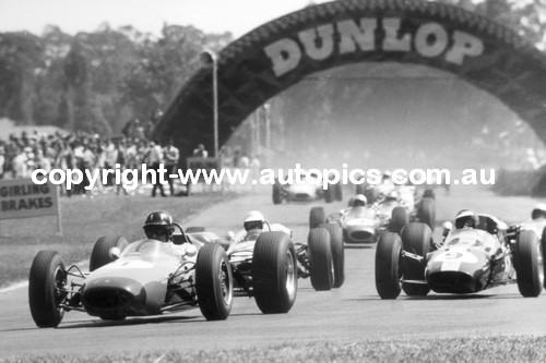 First Lap 1965  -  Hill-Clark-Matich-McLaren-Brabham - 1965 Tasman Series - Warwick Farm